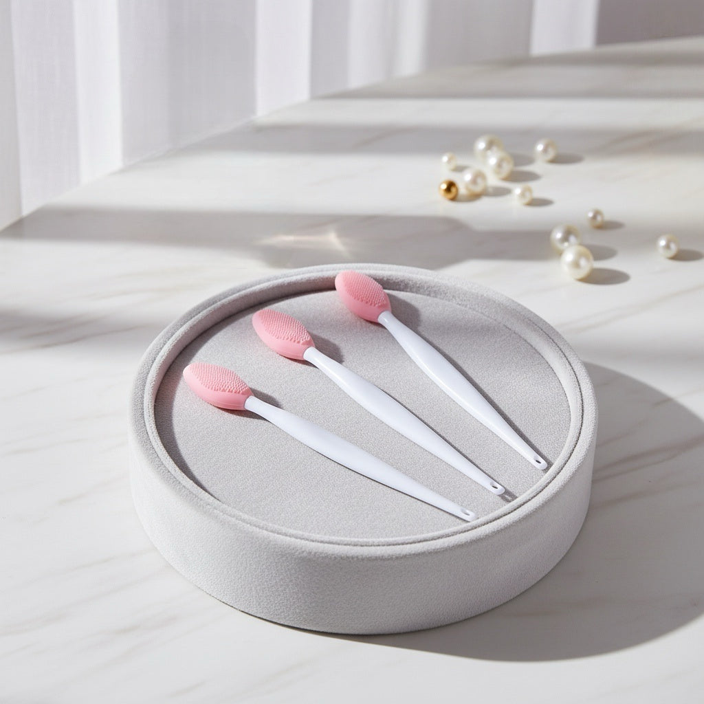 Lip brush