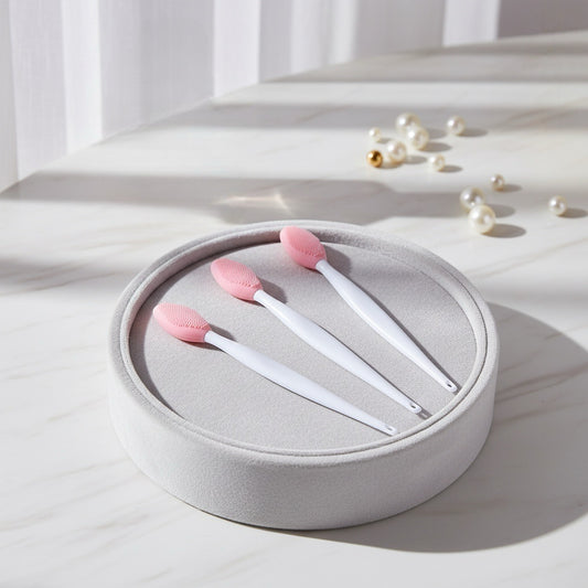 Lip brush